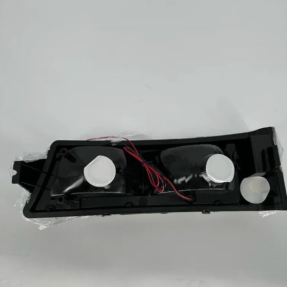 2003-2006 Chevrolet Silverado Headlight Assembly RH Right Passenger Chrome Amber - Picture 4 of 12